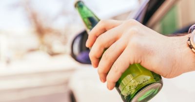 12 piw, brak prawa jazdy i samochód sąsiada - zatrzymany 24-latek