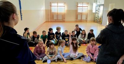 Policjanci odwiedzili Promyczek i uczyli bezpieczeństwa